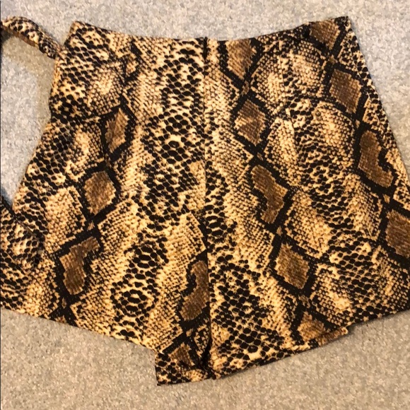 NWT! Snake print skort - Picture 4 of 9